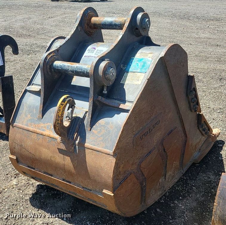 image for item DK3996 Volvo  42"W excavator bucket
