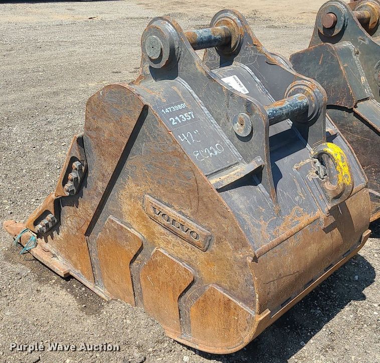 image for item DK3996 Volvo  42"W excavator bucket