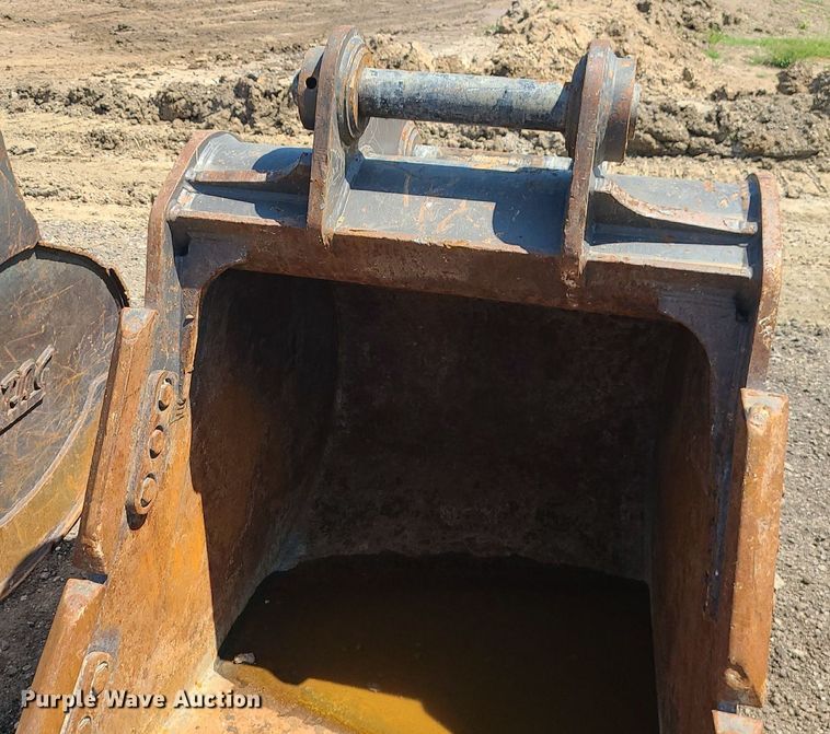 image for item DK3996 Volvo  42"W excavator bucket