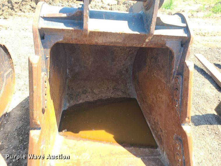 image for item DK3996 Volvo  42"W excavator bucket