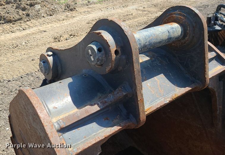 image for item DK3996 Volvo  42"W excavator bucket