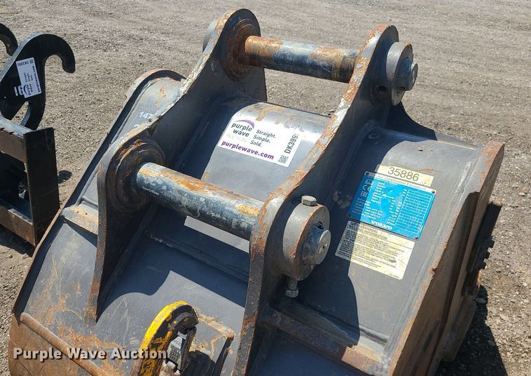 image for item DK3996 Volvo  42"W excavator bucket