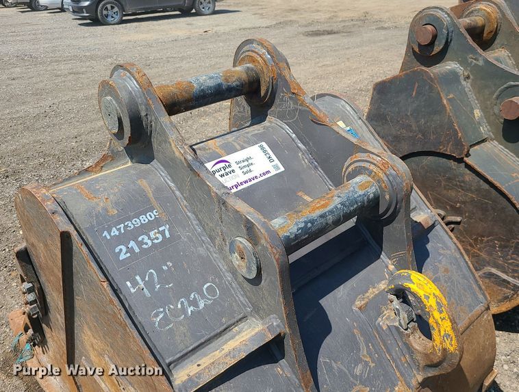 image for item DK3996 Volvo  42"W excavator bucket