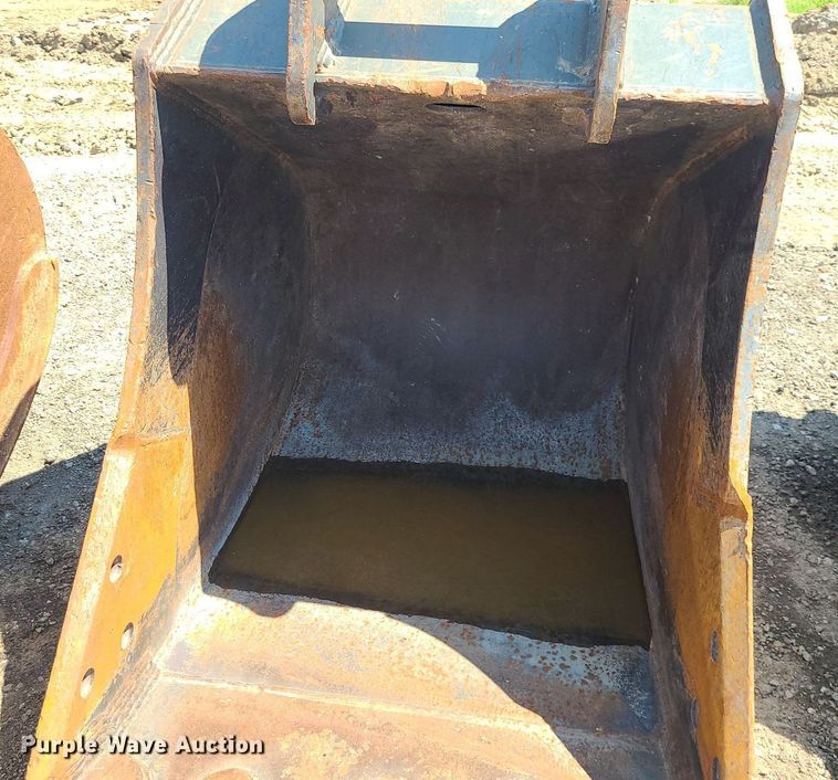 image for item DK3997 TAG 36 JD 210G  36"W excavator bucket