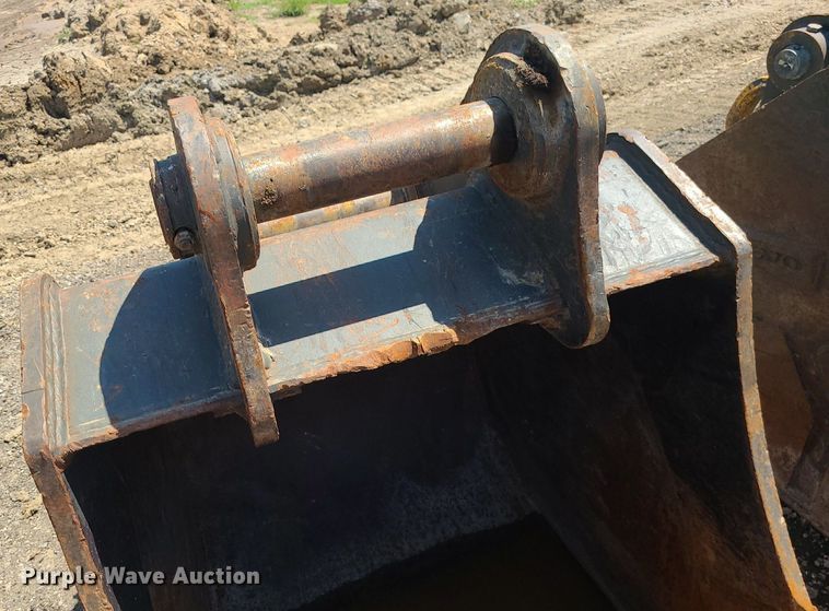 image for item DK3997 TAG 36 JD 210G  36"W excavator bucket