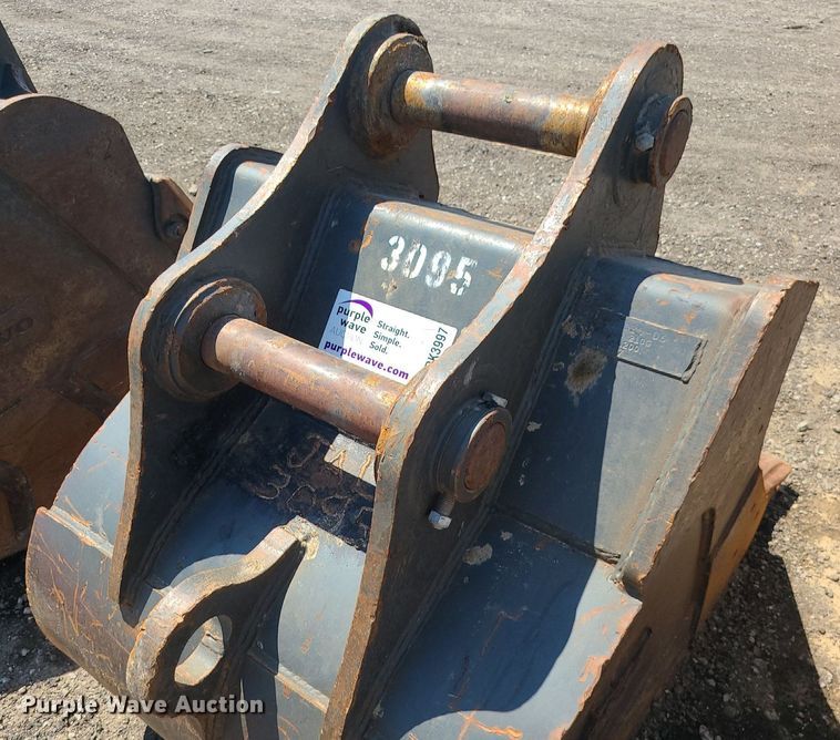 image for item DK3997 TAG 36 JD 210G  36"W excavator bucket