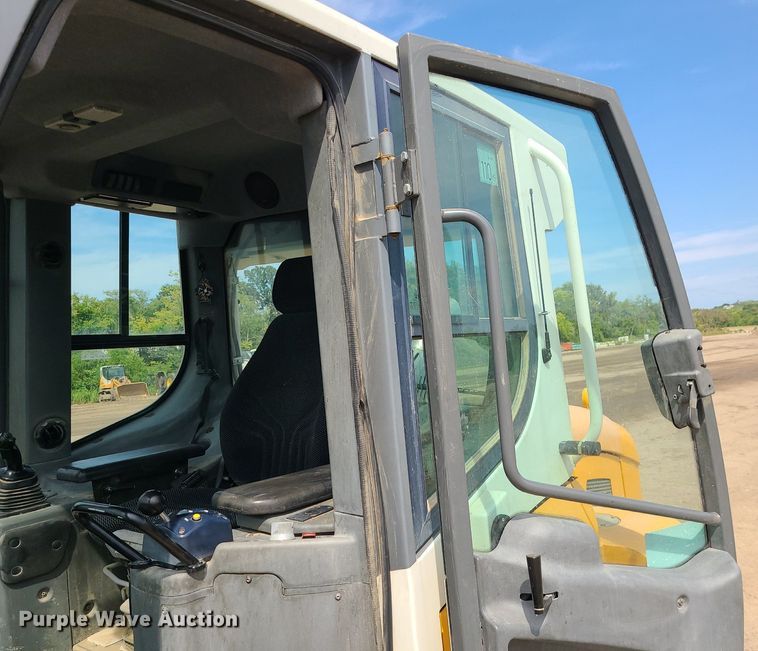 image for item DK4014 2016 Liebherr LR636  track loader