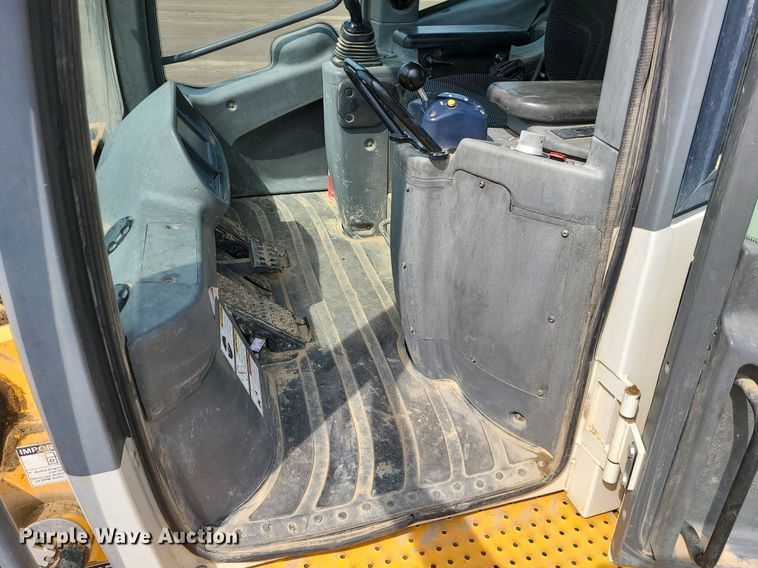 image for item DK4014 2016 Liebherr LR636  track loader