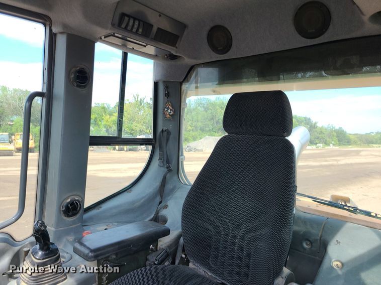 image for item DK4014 2016 Liebherr LR636  track loader