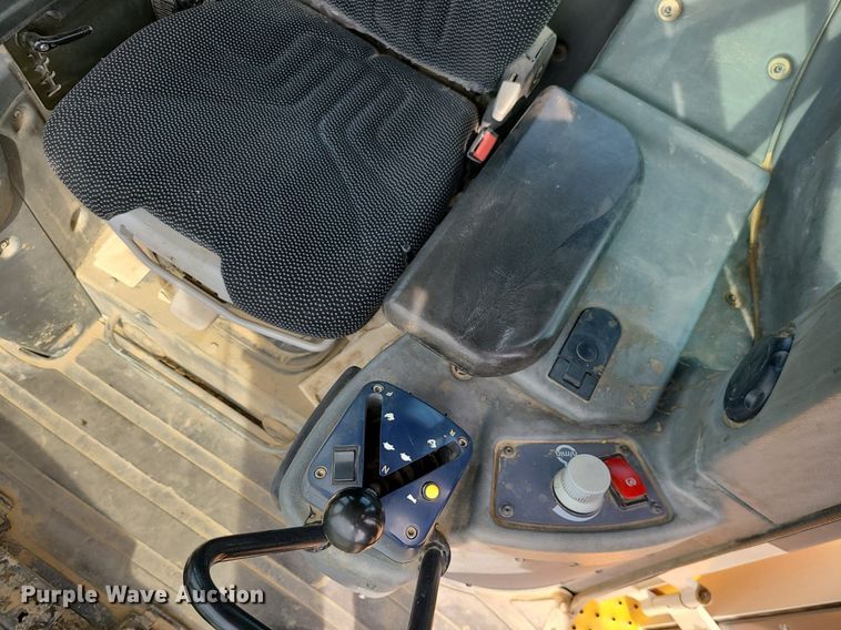 image for item DK4014 2016 Liebherr LR636  track loader