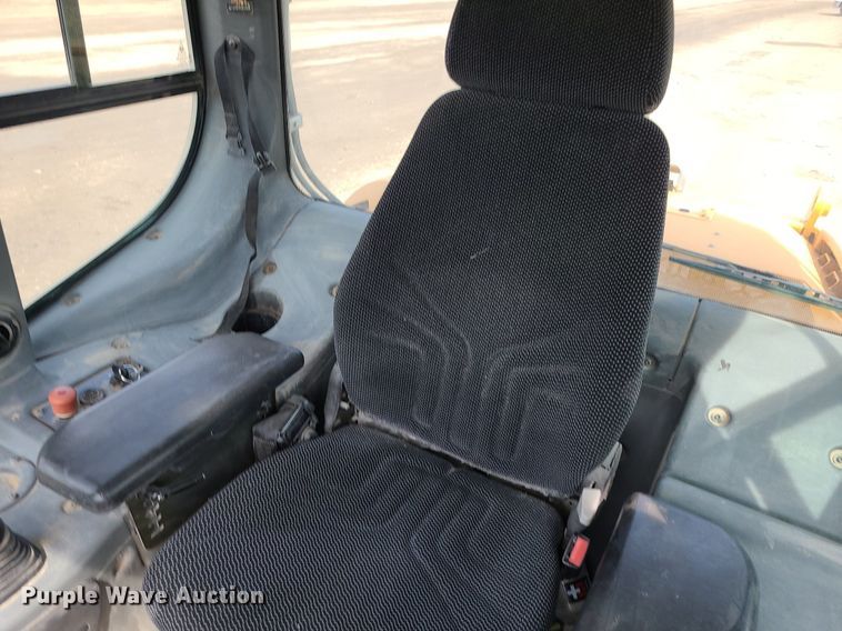 image for item DK4014 2016 Liebherr LR636  track loader