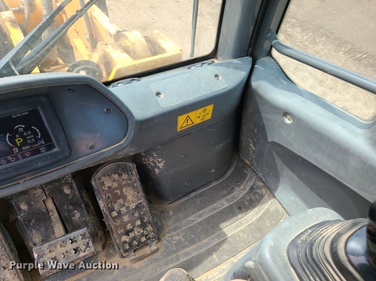 image for item DK4014 2016 Liebherr LR636  track loader