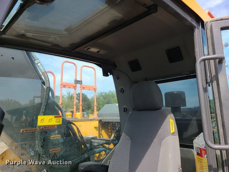 image for item DK4017 2017 Volvo EC250EL  excavator