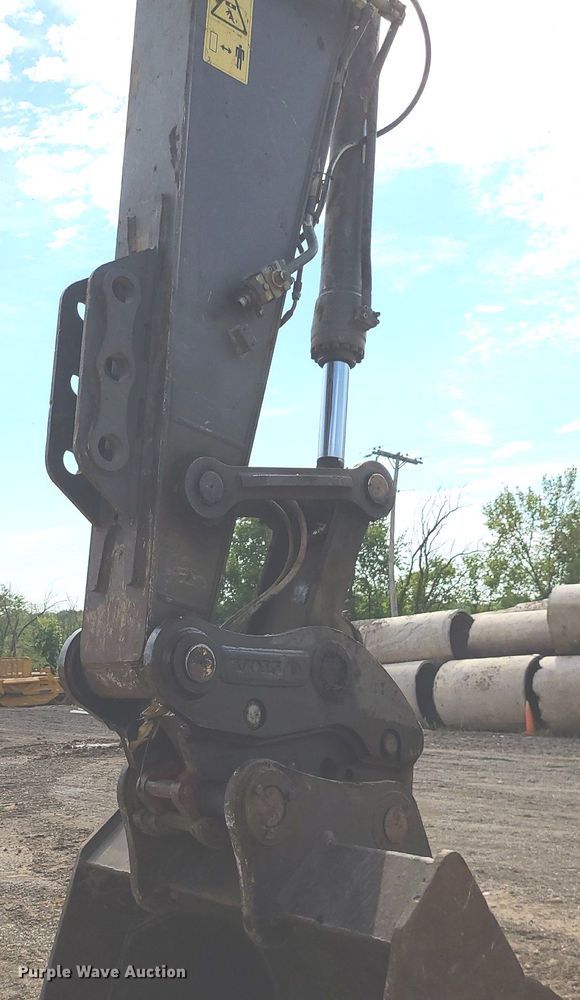 image for item DK4017 2017 Volvo EC250EL  excavator