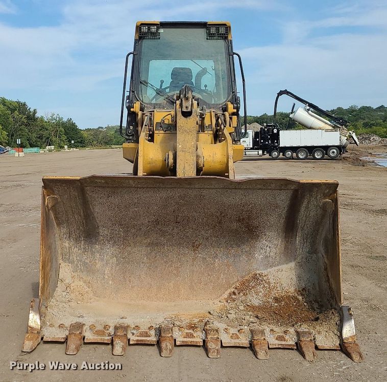 image for item DK4023 2013 Caterpillar 963D  track loader