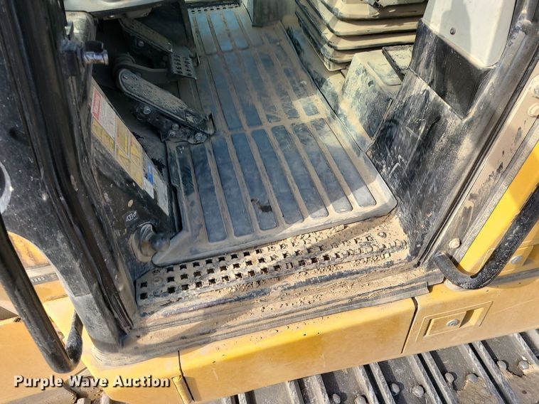 image for item DK4023 2013 Caterpillar 963D  track loader