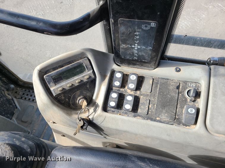 image for item DK4023 2013 Caterpillar 963D  track loader