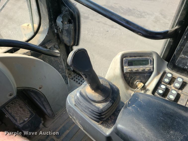 image for item DK4023 2013 Caterpillar 963D  track loader