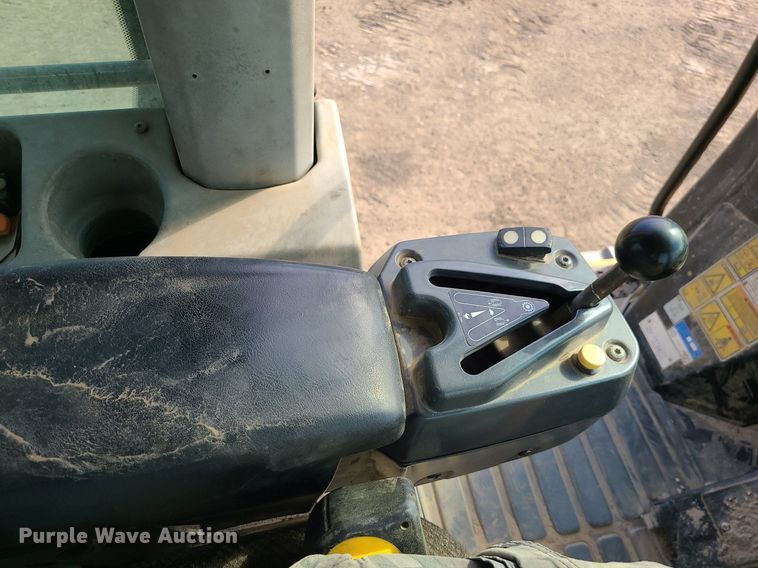 image for item DK4023 2013 Caterpillar 963D  track loader