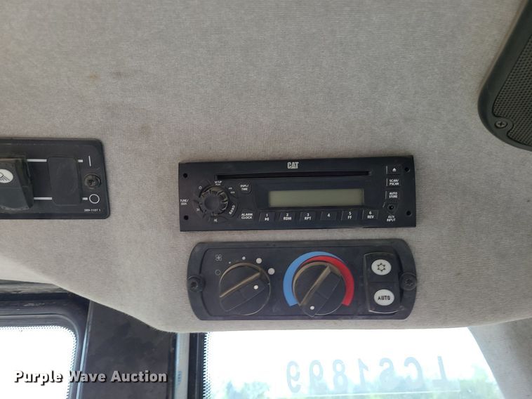 image for item DK4023 2013 Caterpillar 963D  track loader