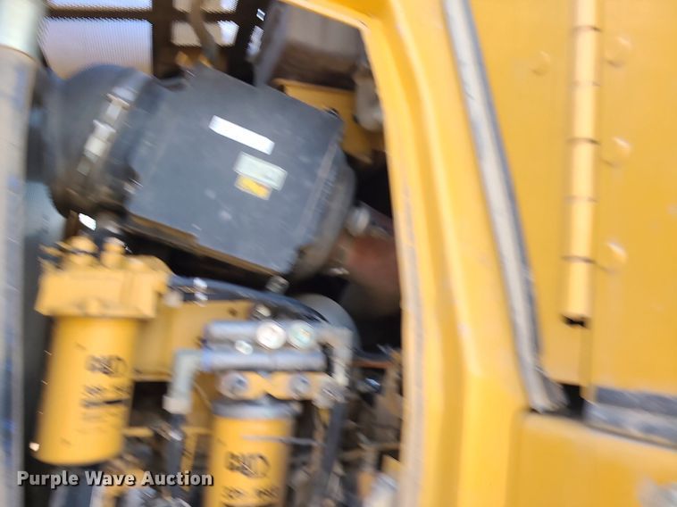 image for item DK4023 2013 Caterpillar 963D  track loader