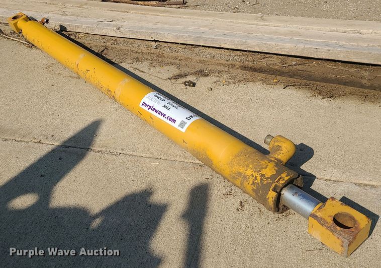 image for item DK4029 Caterpillar 140M  hydraulic side shift cylinder