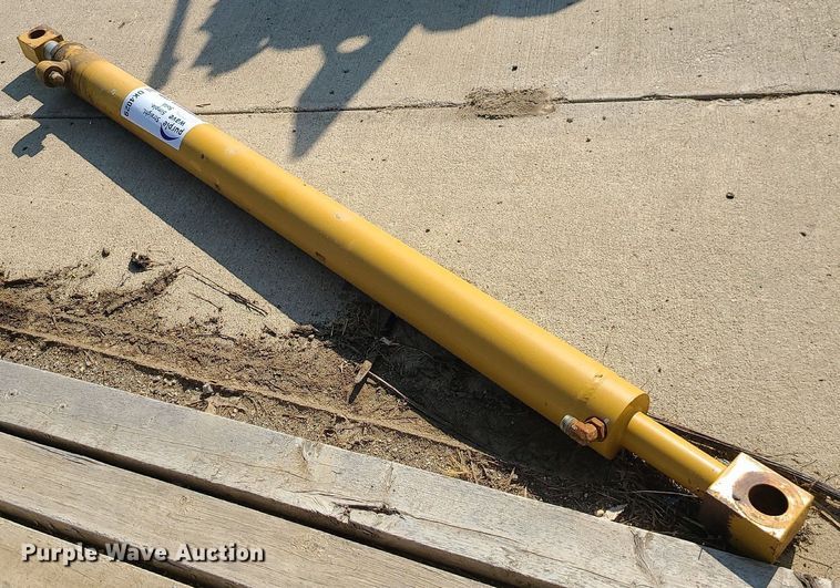 image for item DK4029 Caterpillar 140M  hydraulic side shift cylinder