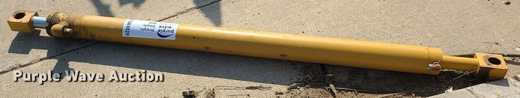 image for item DK4029 Caterpillar 140M  hydraulic side shift cylinder