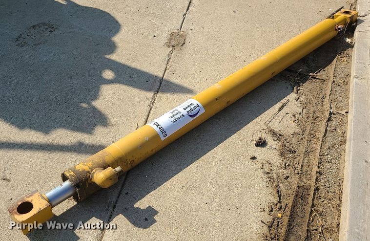 image for item DK4029 Caterpillar 140M  hydraulic side shift cylinder