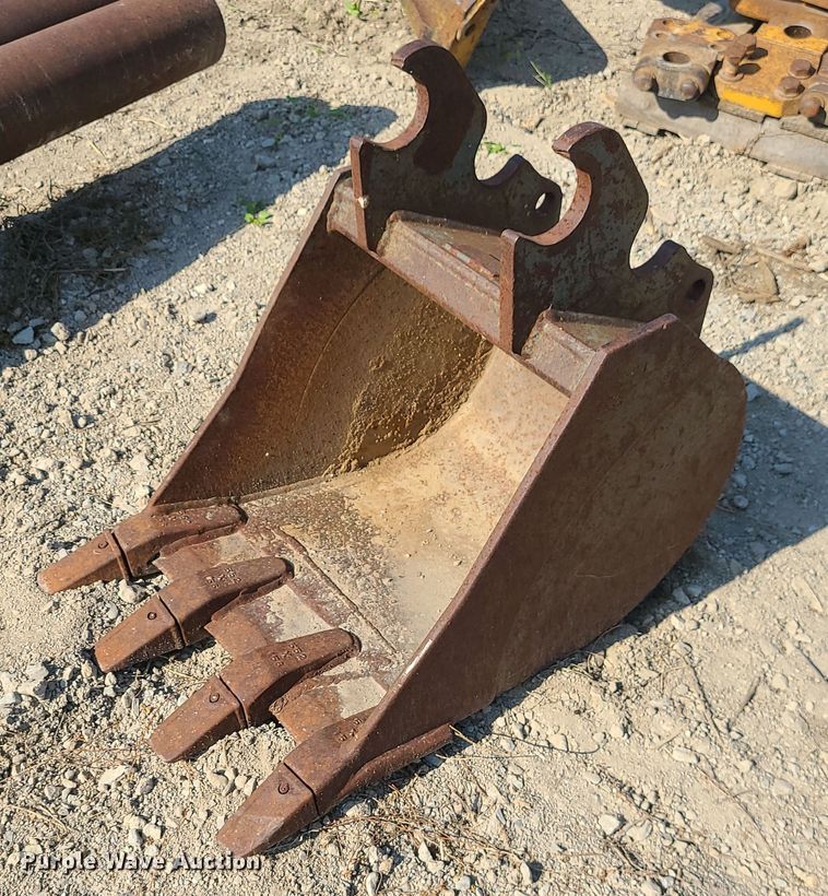 image for item DK4035 Kubota  18"W excavator bucket