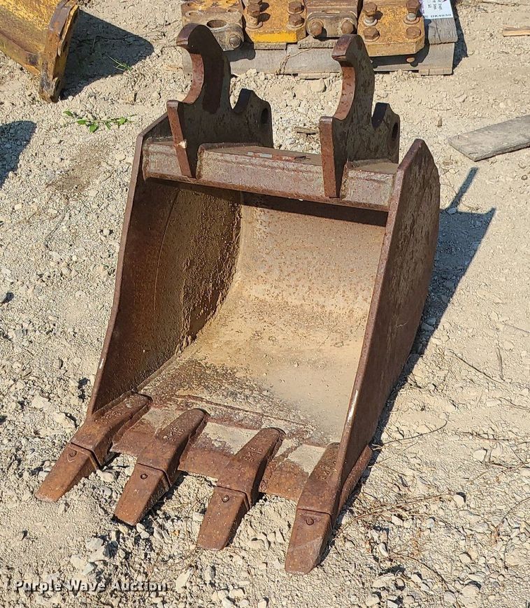 image for item DK4035 Kubota  18"W excavator bucket