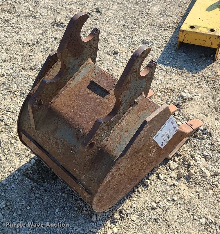 image for item DK4035 Kubota  18"W excavator bucket