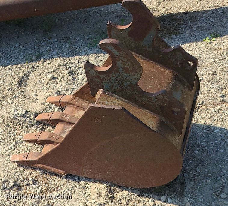 image for item DK4035 Kubota  18"W excavator bucket