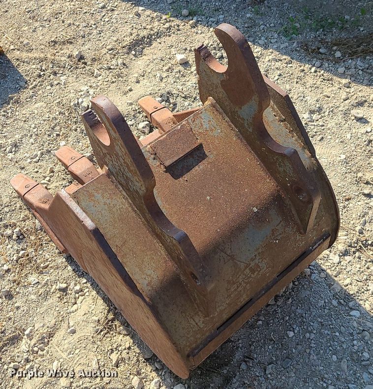 image for item DK4035 Kubota  18"W excavator bucket