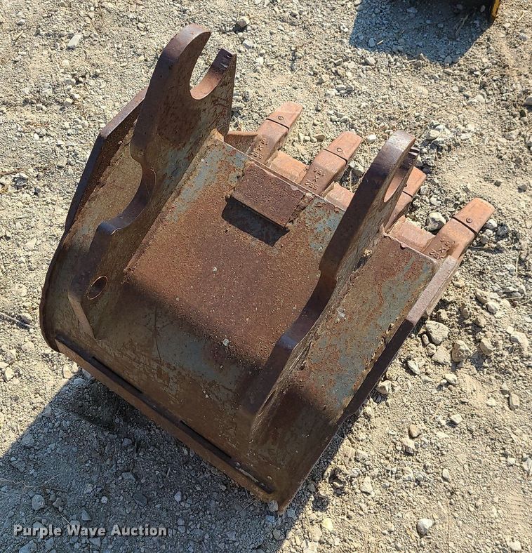 image for item DK4035 Kubota  18"W excavator bucket