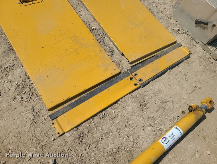 image for item DK4041 Caterpillar  engine covers