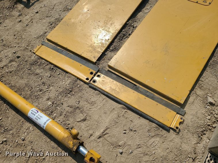 image for item DK4041 Caterpillar  engine covers