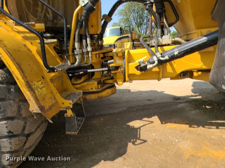 image for item DK4052 2015 Caterpillar 740B  haul truck