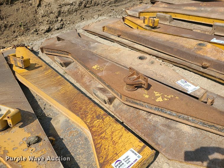 image for item DK4052 2015 Caterpillar 740B  haul truck