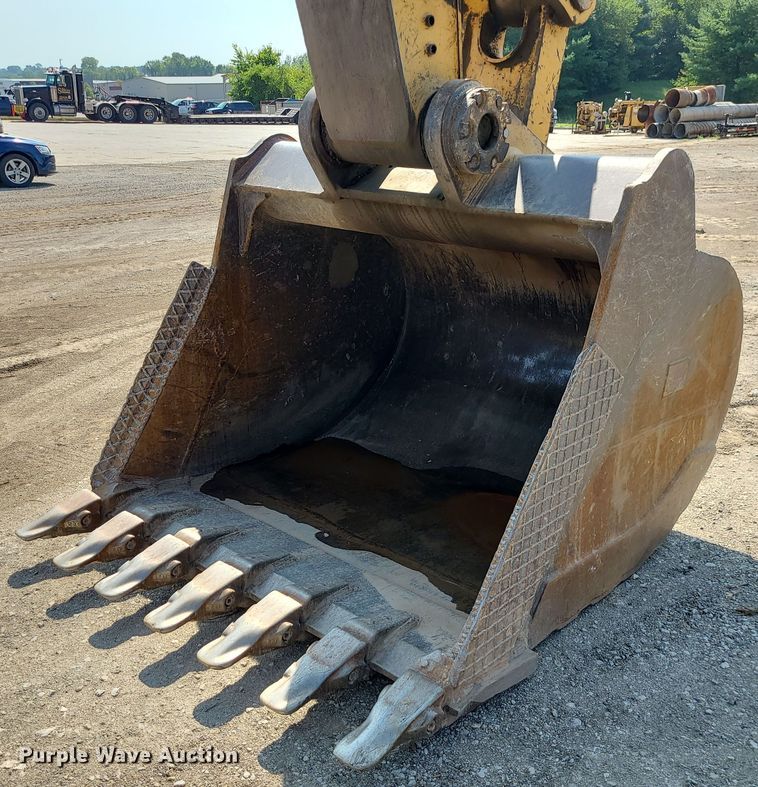image for item DK4053 Caterpillar  74"W excavator bucket