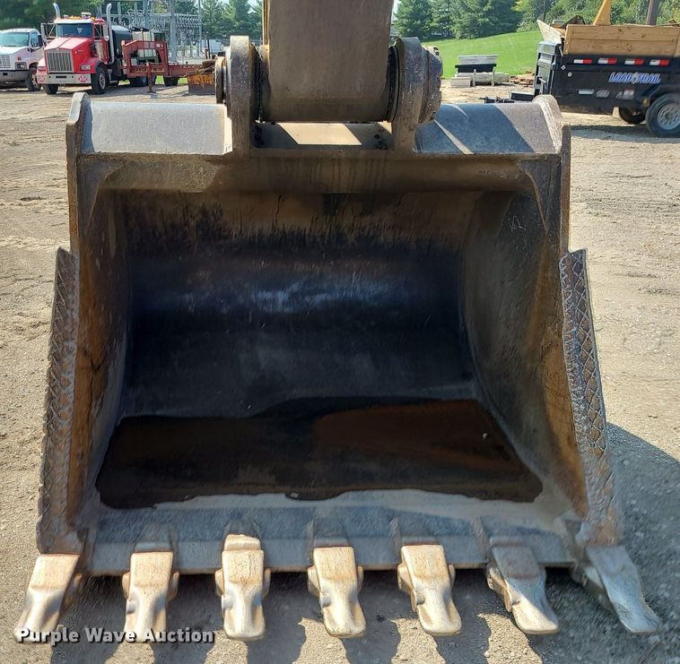 image for item DK4053 Caterpillar  74"W excavator bucket