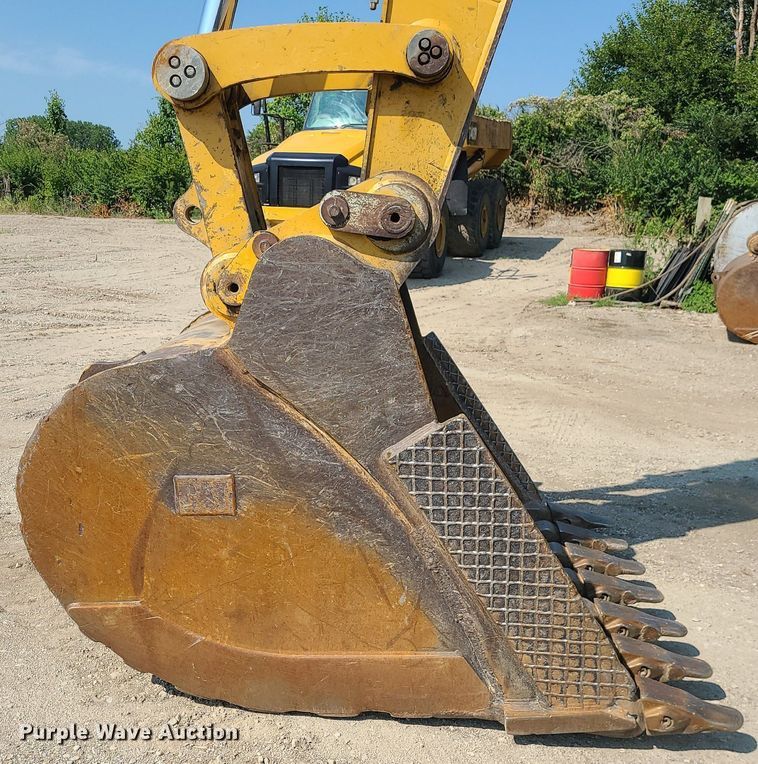 image for item DK4053 Caterpillar  74"W excavator bucket