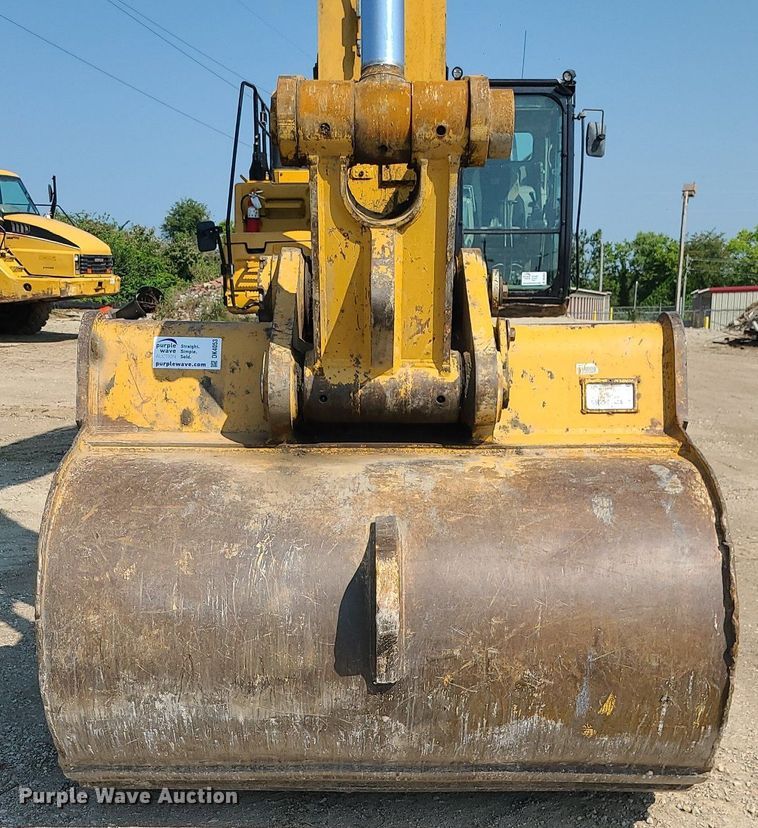 image for item DK4053 Caterpillar  74"W excavator bucket