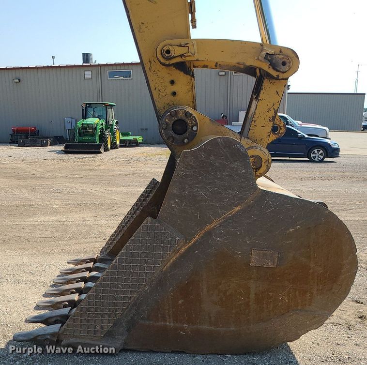 image for item DK4053 Caterpillar  74"W excavator bucket
