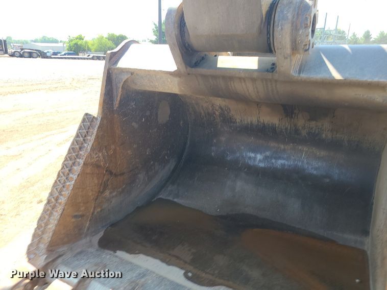 image for item DK4053 Caterpillar  74"W excavator bucket