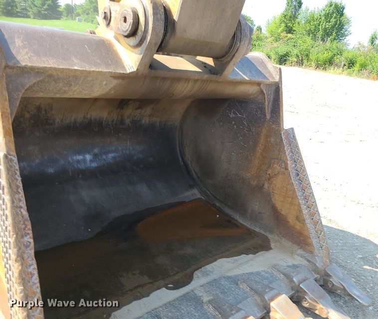 image for item DK4053 Caterpillar  74"W excavator bucket