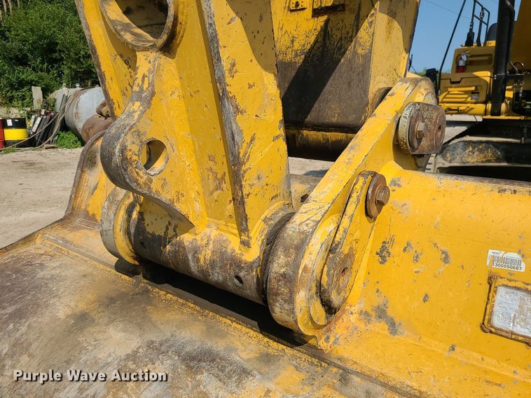 image for item DK4053 Caterpillar  74"W excavator bucket