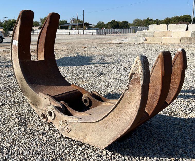 image for item DN3147 52" W excavator grapple