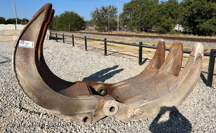 image for item DN3147 52" W excavator grapple