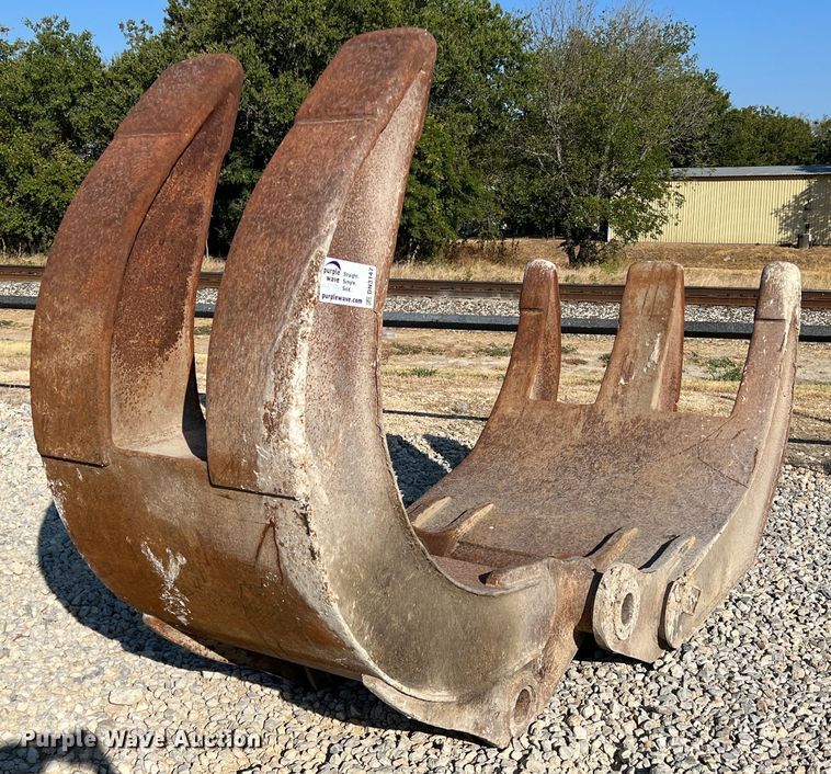 image for item DN3147 52" W excavator grapple